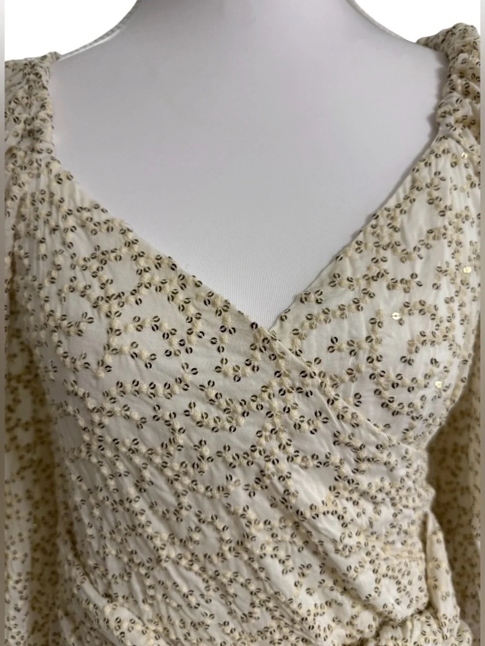 ANTHROPOLOGIE XS IVORY FLORAL EMBROIDERED WRAP BLOUSE TIE FRONT LONG SLEEVE BOHO